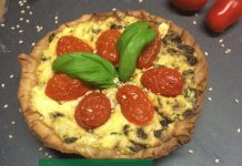 Tarte de requeijão com tomate e manjericão Requeijão