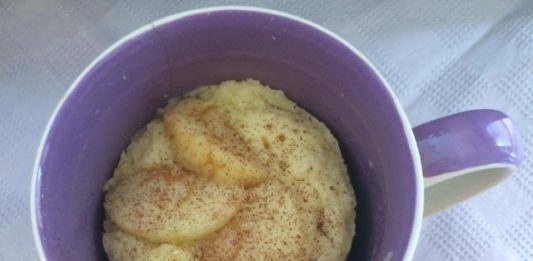 Bolo de caneca de Maça bolo maça