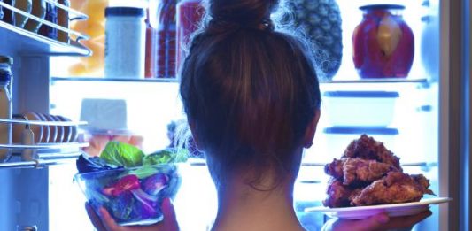 Comer à noite faz engordar? comer á noite